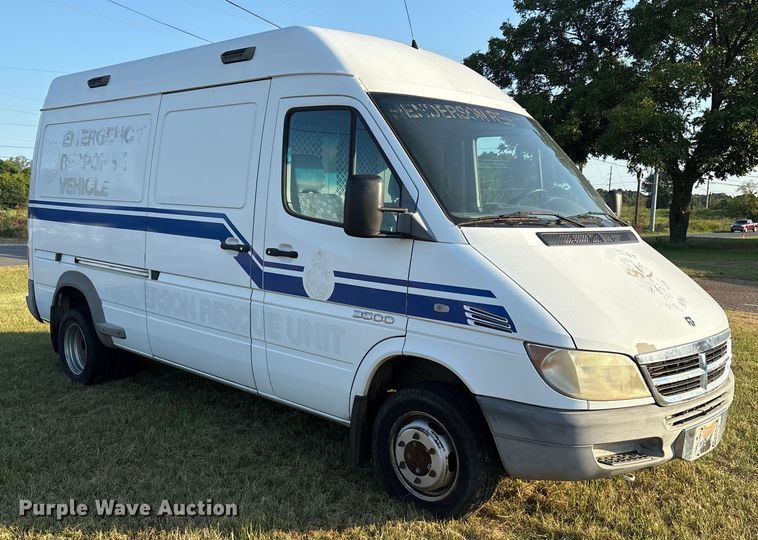 image for item DY0933 2004 Dodge Sprinter 3500 van