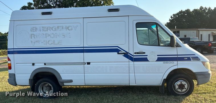 image for item DY0933 2004 Dodge Sprinter 3500 van