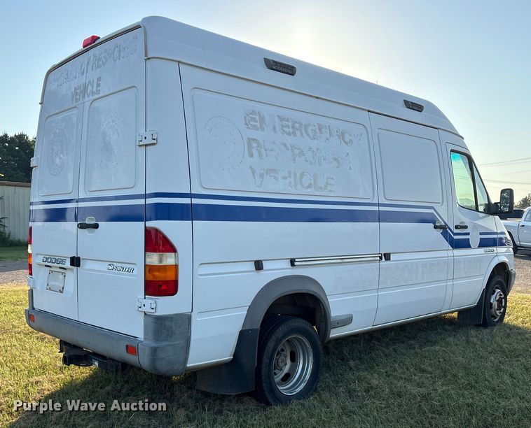 image for item DY0933 2004 Dodge Sprinter 3500 van