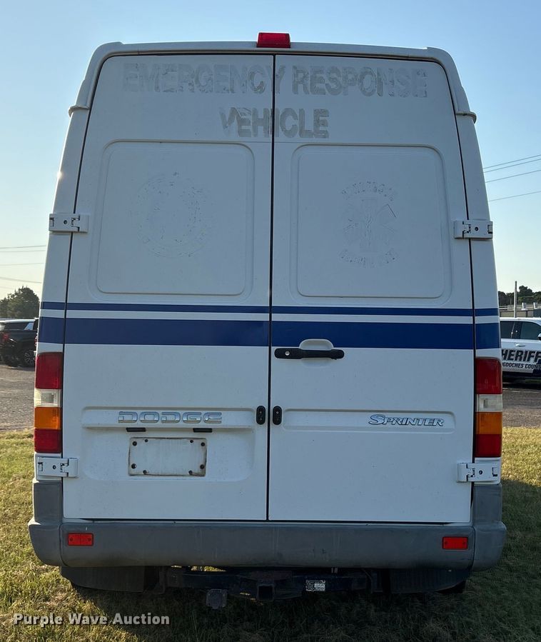 image for item DY0933 2004 Dodge Sprinter 3500 van