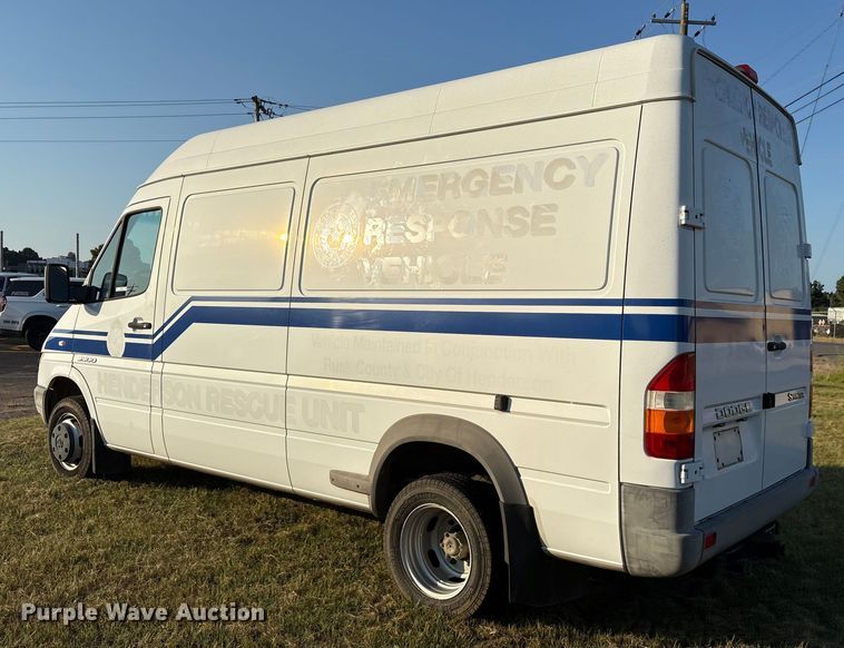 image for item DY0933 2004 Dodge Sprinter 3500 van