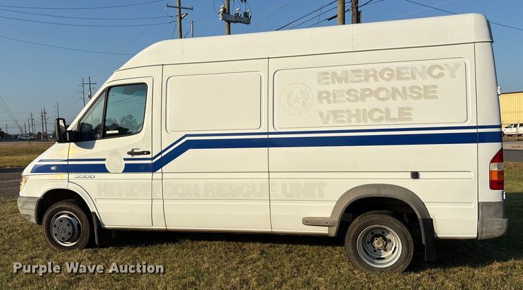 image for item DY0933 2004 Dodge Sprinter 3500 van