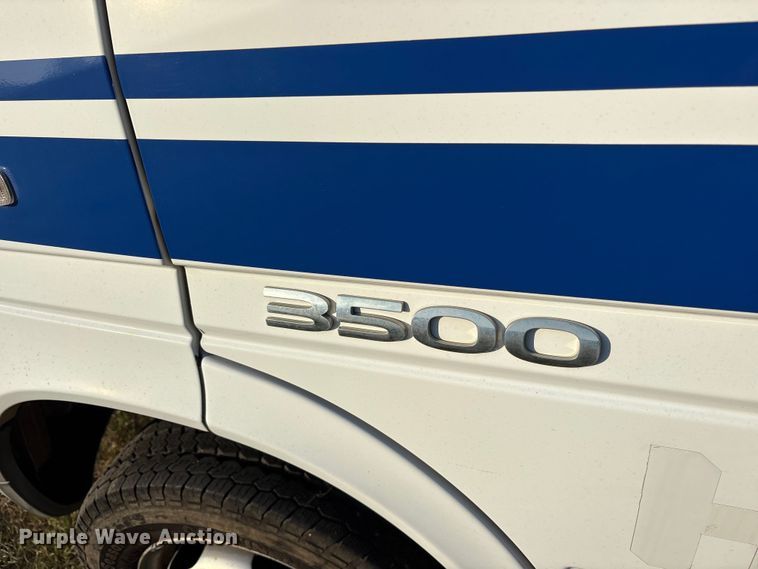 image for item DY0933 2004 Dodge Sprinter 3500 van