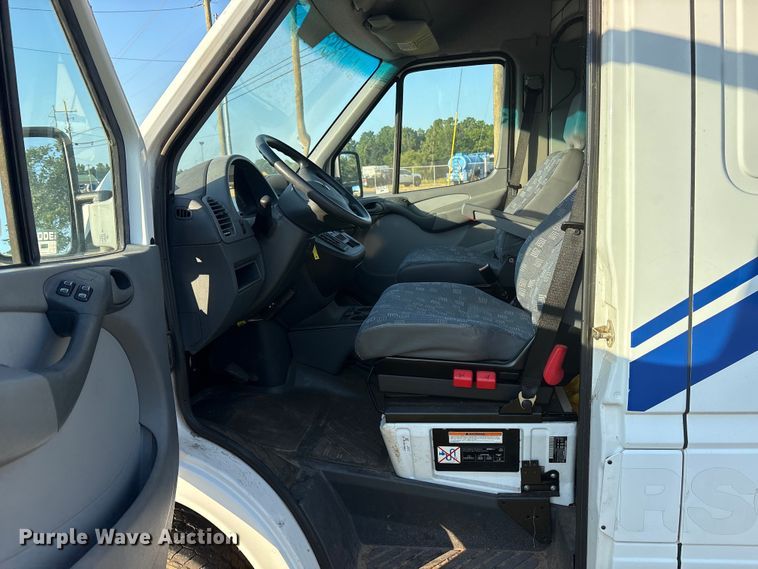 image for item DY0933 2004 Dodge Sprinter 3500 van