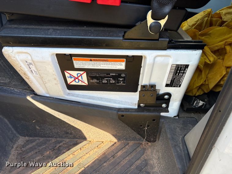 image for item DY0933 2004 Dodge Sprinter 3500 van