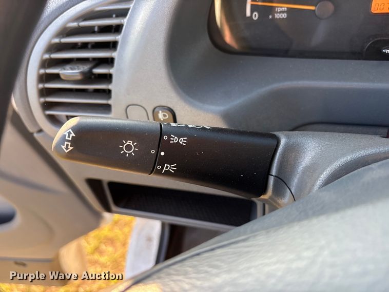 image for item DY0933 2004 Dodge Sprinter 3500 van