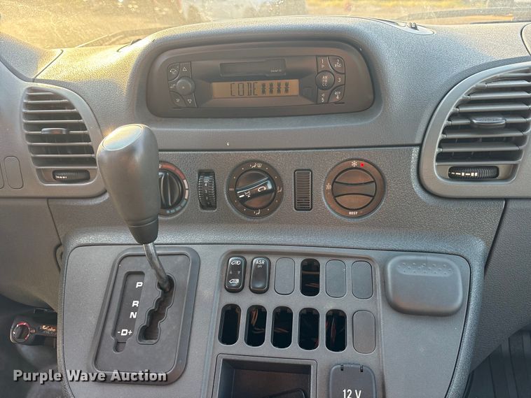 image for item DY0933 2004 Dodge Sprinter 3500 van