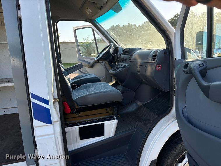 image for item DY0933 2004 Dodge Sprinter 3500 van