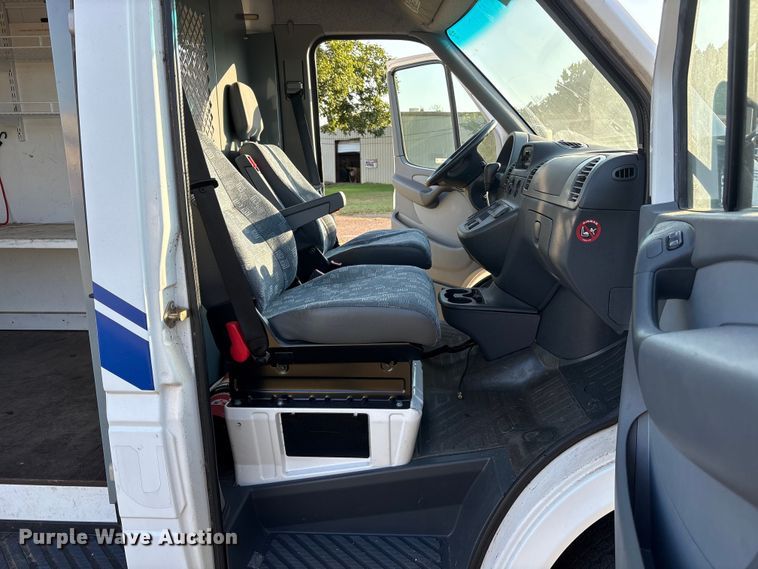 image for item DY0933 2004 Dodge Sprinter 3500 van