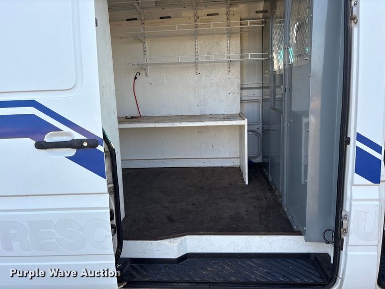 image for item DY0933 2004 Dodge Sprinter 3500 van