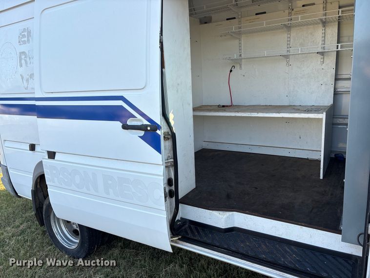 image for item DY0933 2004 Dodge Sprinter 3500 van