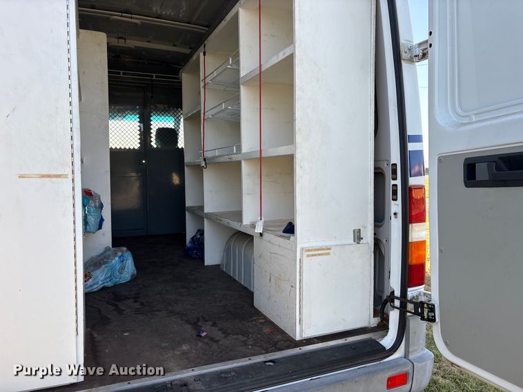 image for item DY0933 2004 Dodge Sprinter 3500 van
