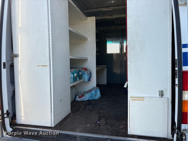 image for item DY0933 2004 Dodge Sprinter 3500 van