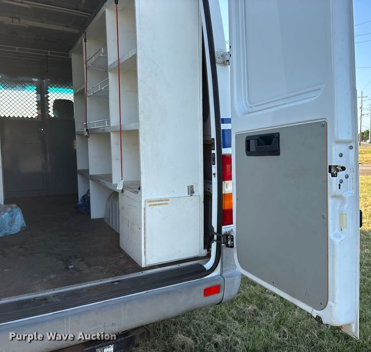 image for item DY0933 2004 Dodge Sprinter 3500 van
