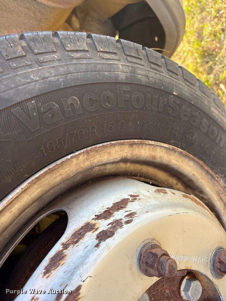 image for item DY0933 2004 Dodge Sprinter 3500 van