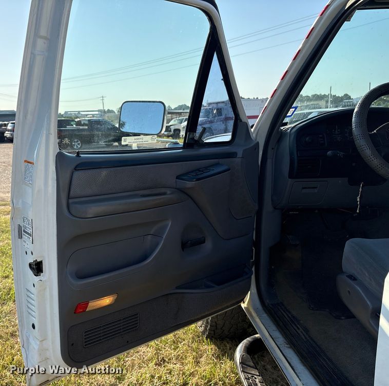 image for item DY0934 1997 Ford F350 Crew Cab pickup truck