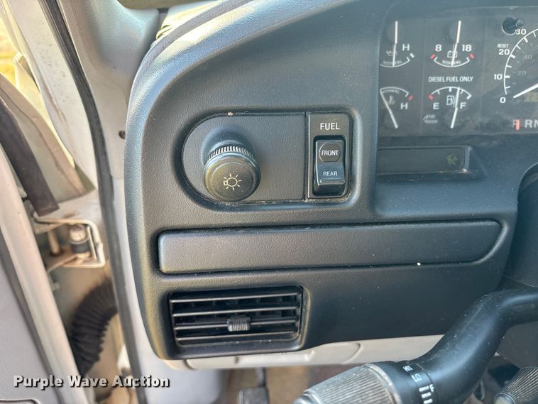 image for item DY0934 1997 Ford F350 Crew Cab pickup truck