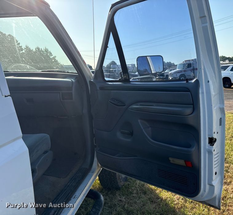 image for item DY0934 1997 Ford F350 Crew Cab pickup truck