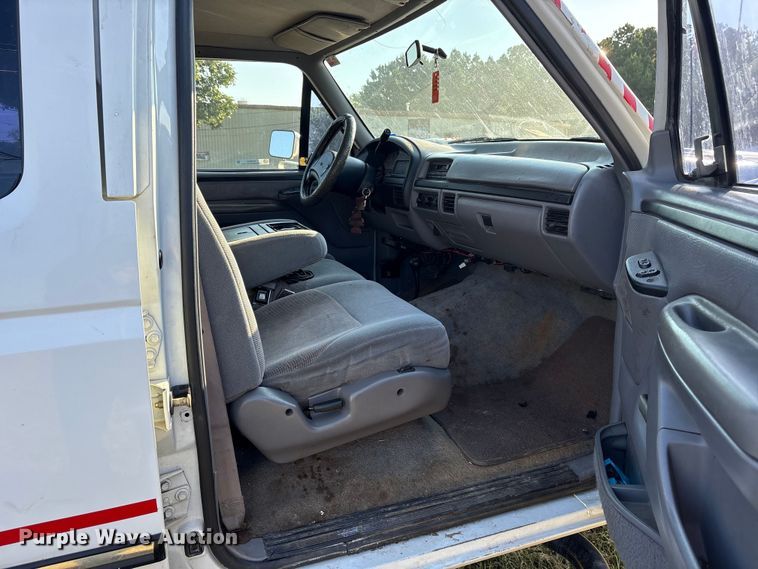 image for item DY0934 1997 Ford F350 Crew Cab pickup truck