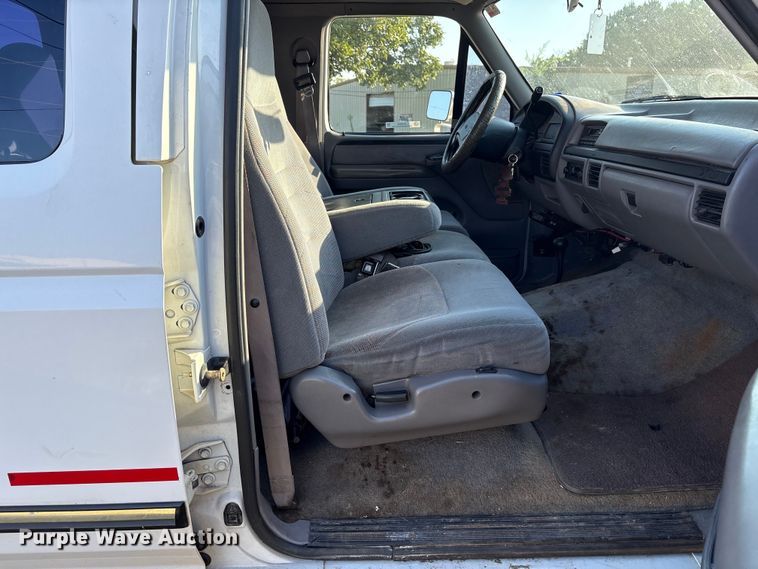 image for item DY0934 1997 Ford F350 Crew Cab pickup truck