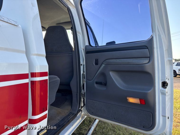 image for item DY0934 1997 Ford F350 Crew Cab pickup truck