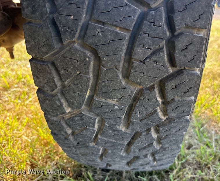 image for item DY0934 1997 Ford F350 Crew Cab pickup truck