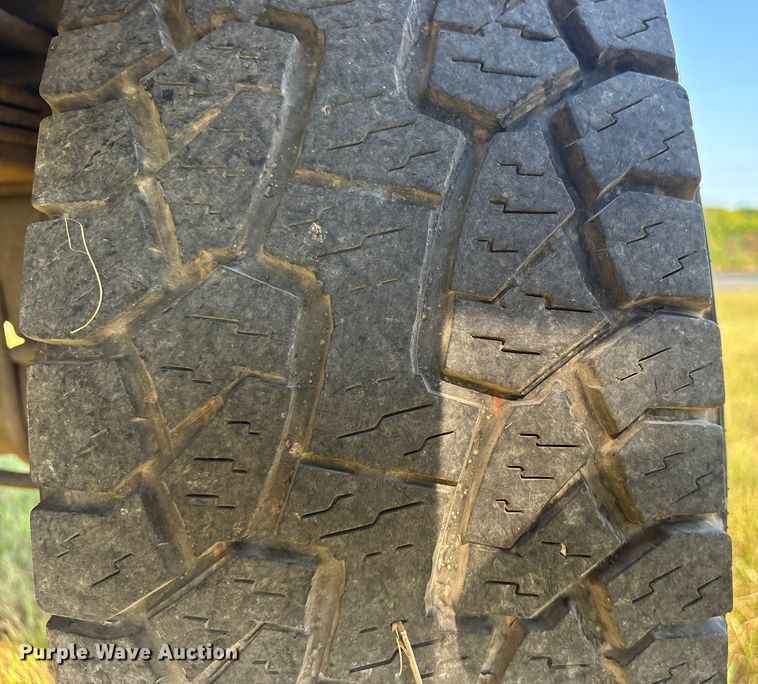 image for item DY0934 1997 Ford F350 Crew Cab pickup truck