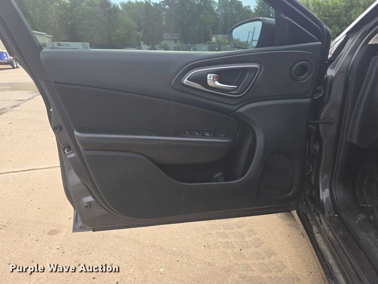 image for item DY1087 2015 Chrysler 200 