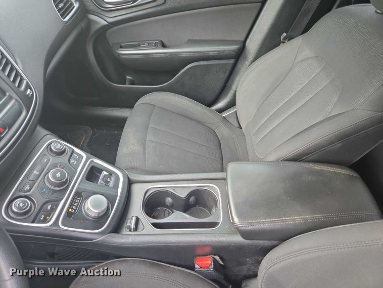 image for item DY1087 2015 Chrysler 200 