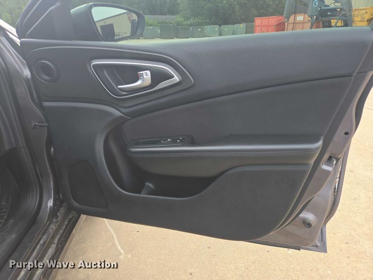 image for item DY1087 2015 Chrysler 200 