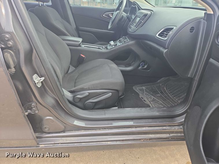 image for item DY1087 2015 Chrysler 200 