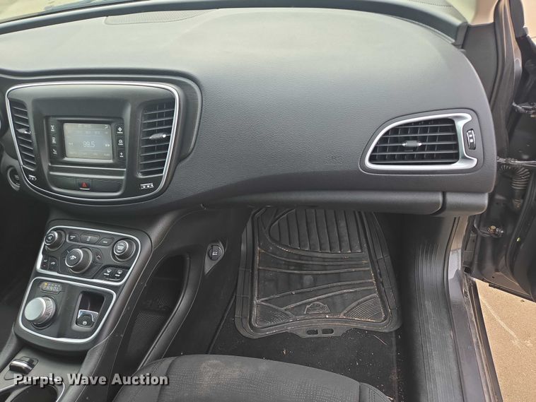 image for item DY1087 2015 Chrysler 200 