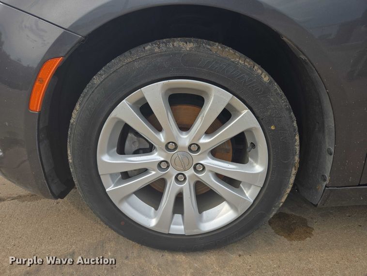 image for item DY1087 2015 Chrysler 200 