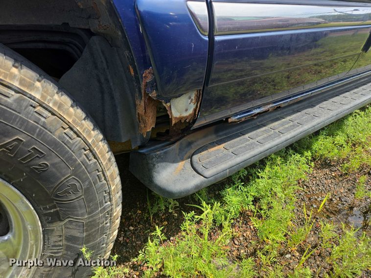 image for item DY1092 2000 GMC Yukon Xl SUV