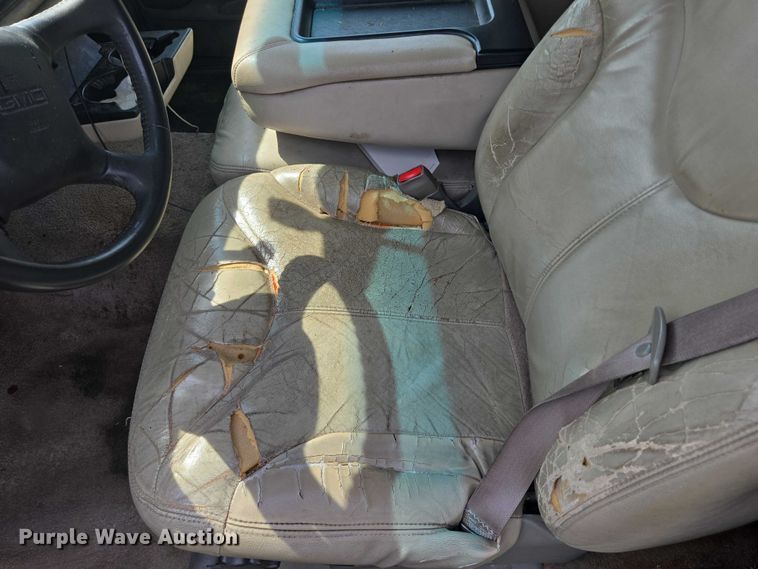 image for item DY1092 2000 GMC Yukon Xl SUV