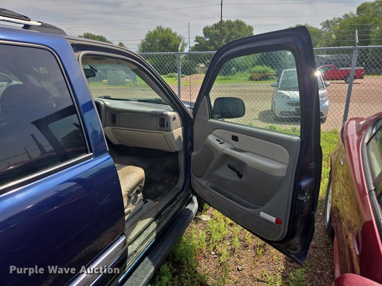 image for item DY1092 2000 GMC Yukon Xl SUV