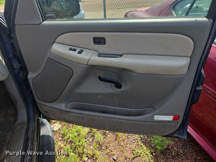 image for item DY1092 2000 GMC Yukon Xl SUV