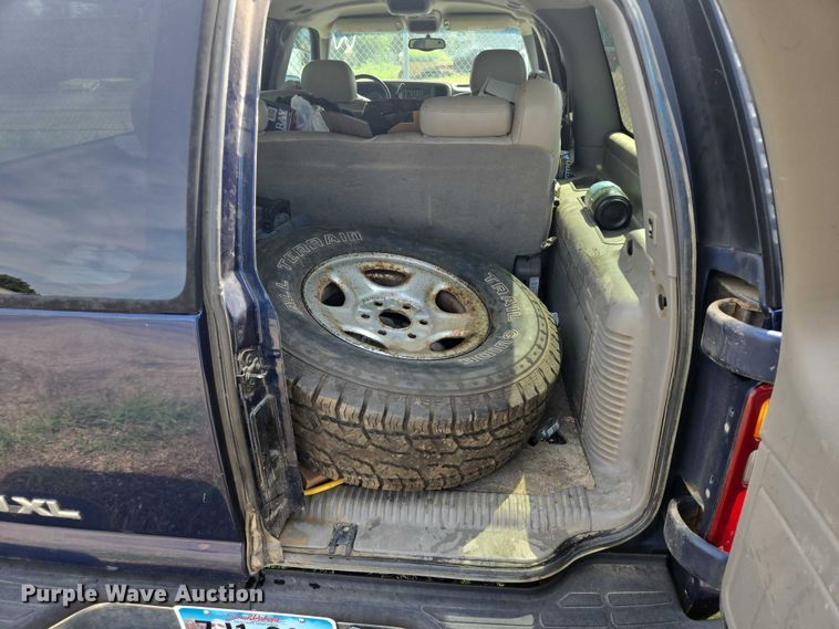 image for item DY1092 2000 GMC Yukon Xl SUV