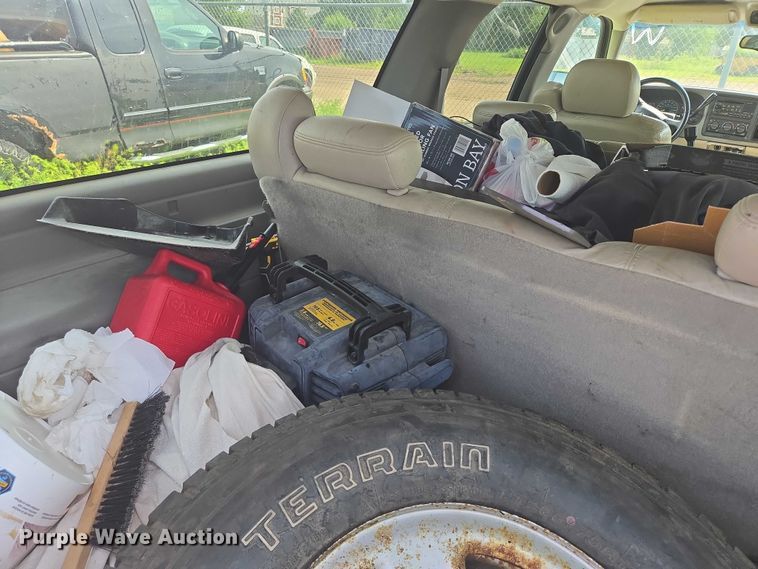 image for item DY1092 2000 GMC Yukon Xl SUV