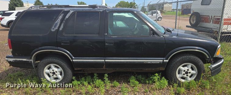 image for item DY1095 1997 Chevrolet Blazer SUV