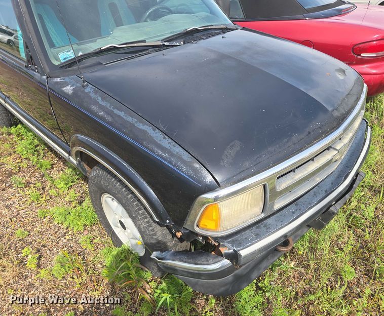 image for item DY1095 1997 Chevrolet Blazer SUV