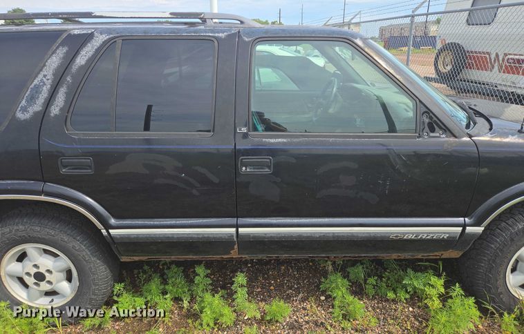image for item DY1095 1997 Chevrolet Blazer SUV