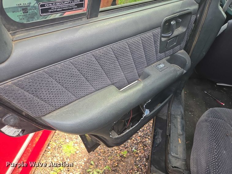 image for item DY1095 1997 Chevrolet Blazer SUV