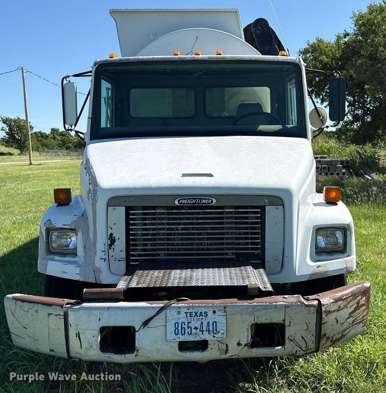 image for item DZ8719 2001 Freightliner FL80 refuse truck