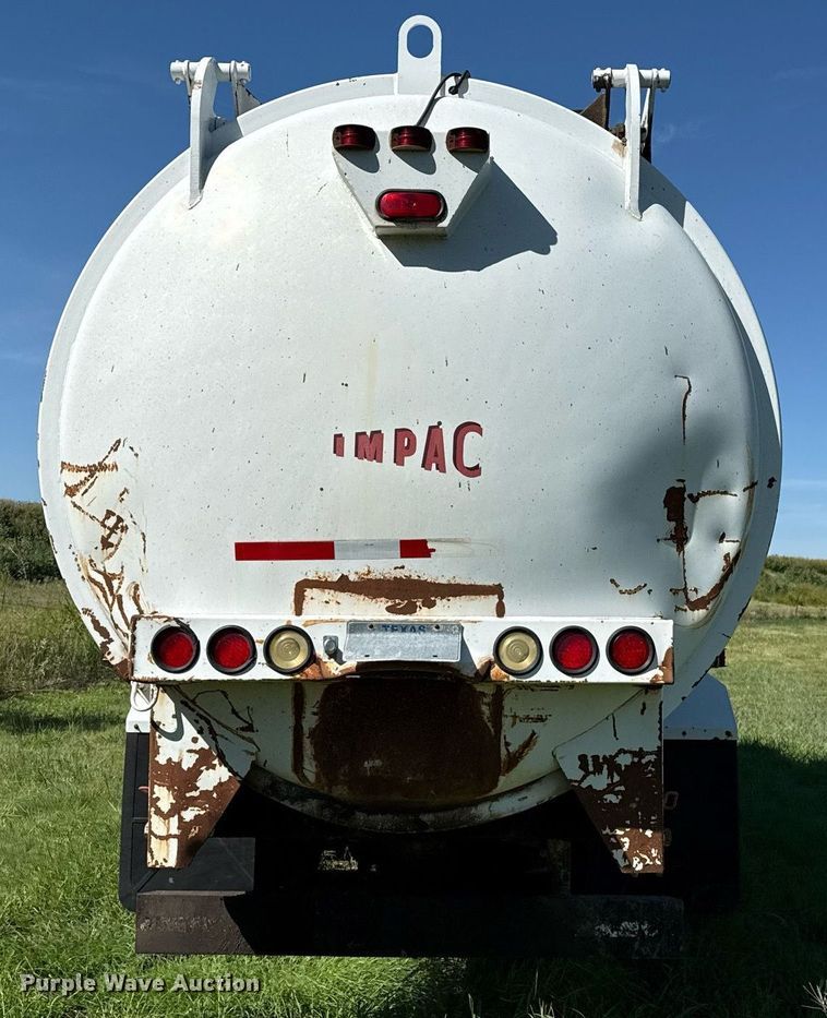 image for item DZ8719 2001 Freightliner FL80 refuse truck