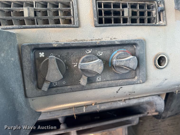 image for item DZ8719 2001 Freightliner FL80 refuse truck