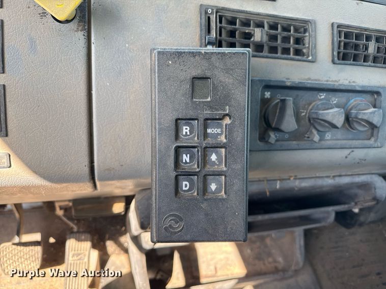 image for item DZ8719 2001 Freightliner FL80 refuse truck