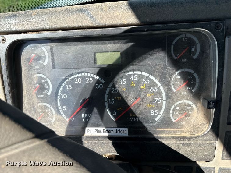 image for item DZ8719 2001 Freightliner FL80 refuse truck