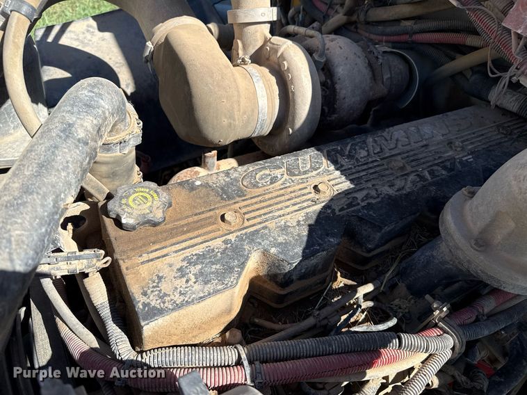 image for item DZ8719 2001 Freightliner FL80 refuse truck