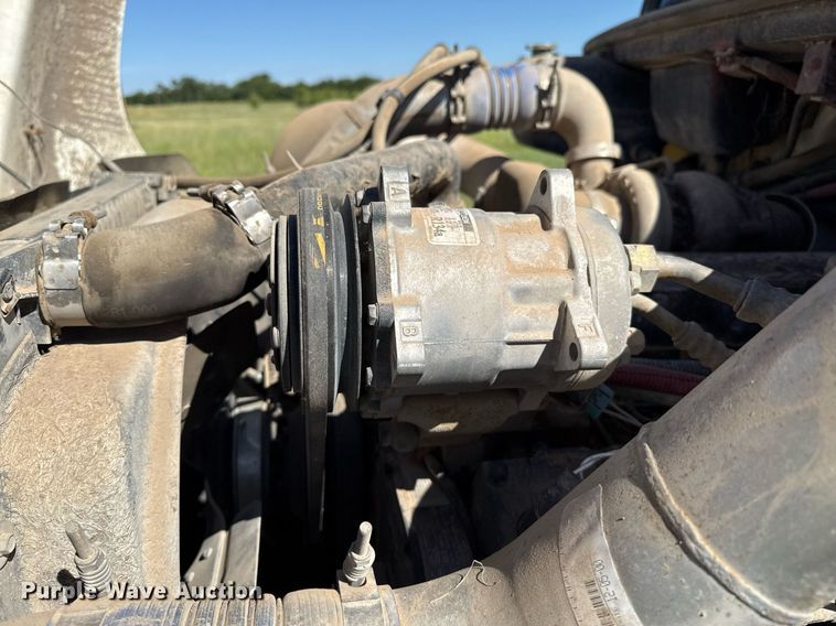 image for item DZ8719 2001 Freightliner FL80 refuse truck